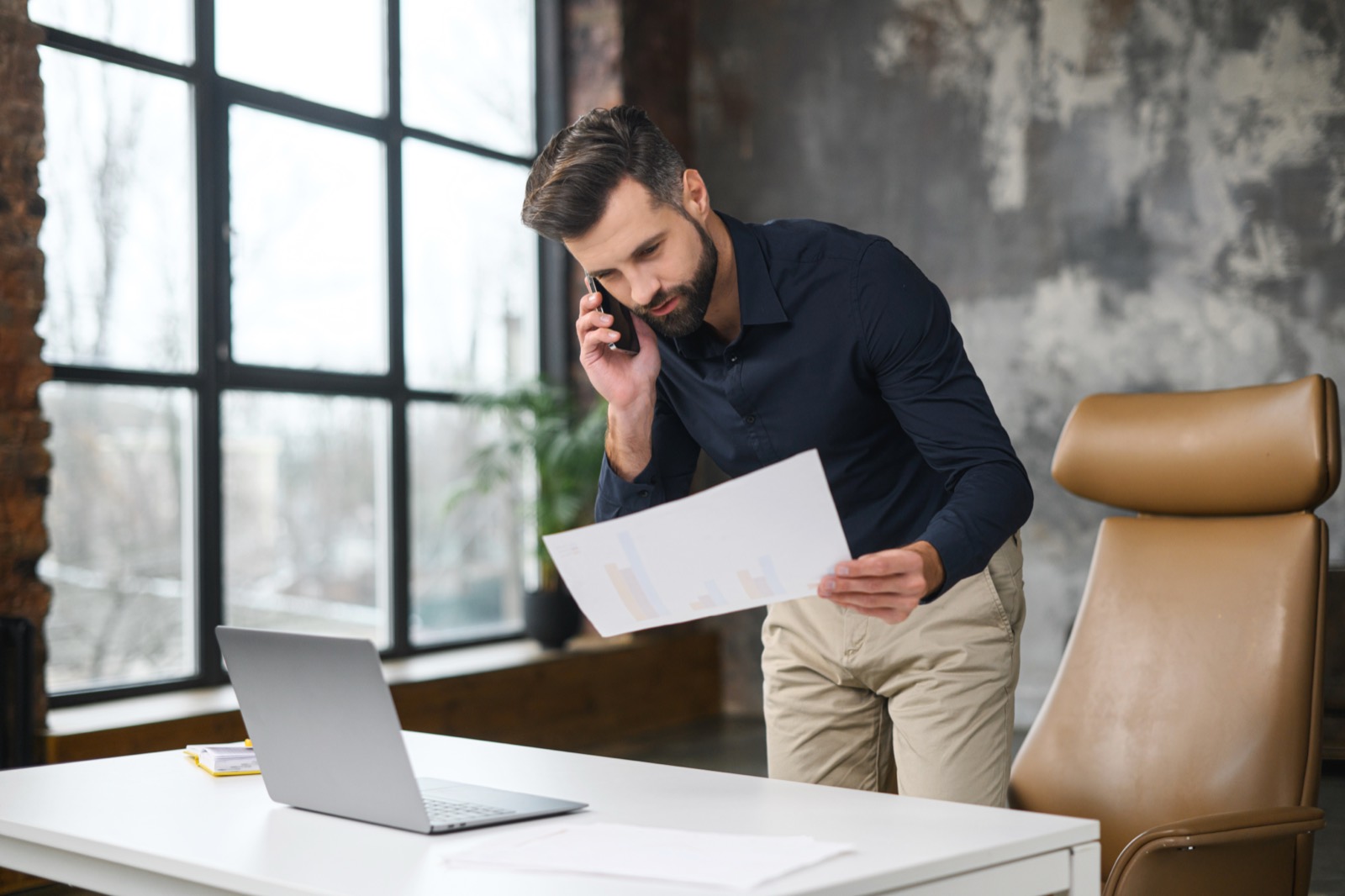 Agent on a call reviewing a listing